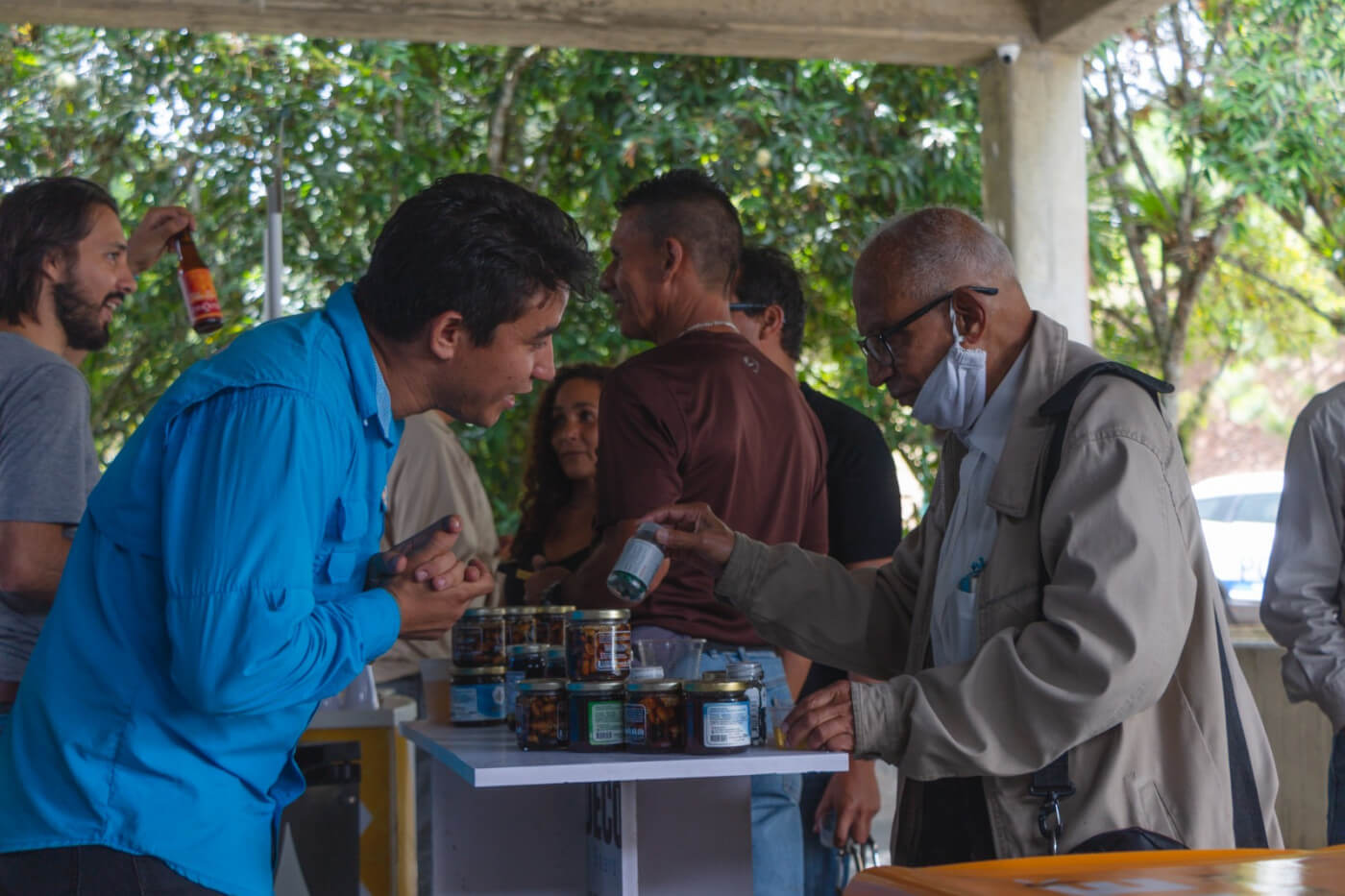 Productores y científicos venezolanos impulsan proyectos sustentables en apicultura