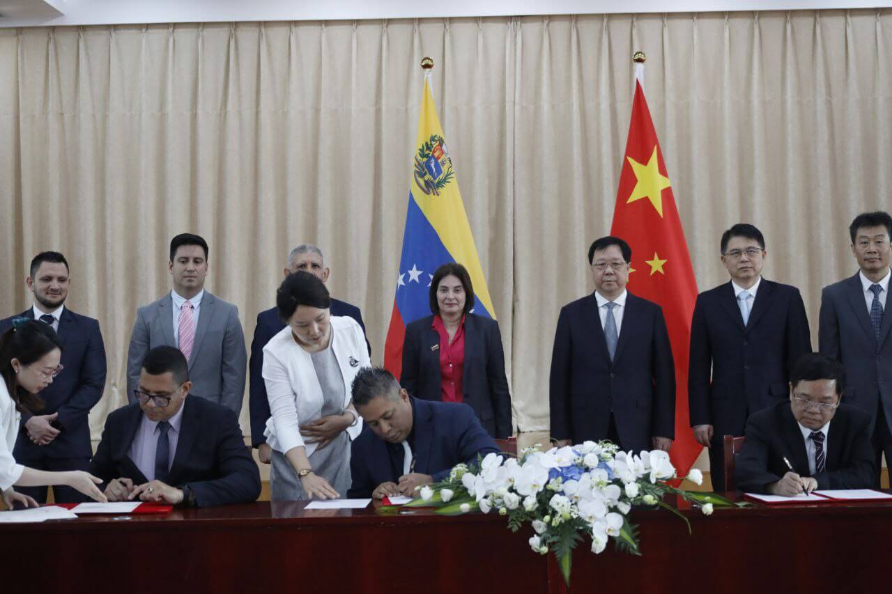 Venezuela firma acuerdos con Centro Nacional de Oceanografía Satelital de China