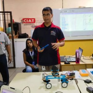 Facilitadores de Trujillo continúan formándose en materia de robótica y programación