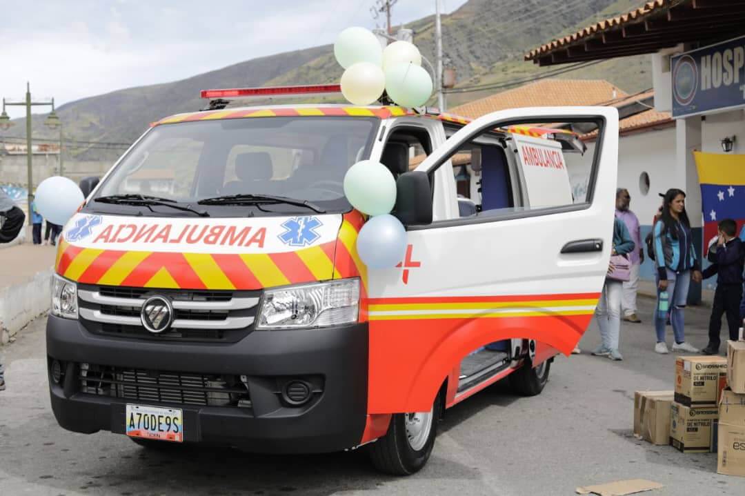 Gobierno Nacional dota con ambulancia y equipos médicos al Hospital Dr. Francisco Gutiérrez en Mérida