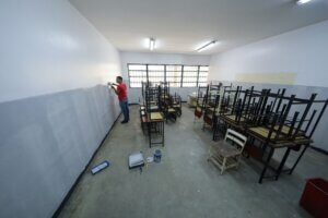 Bricomiles avanzan en tareas de recuperación del Liceo Nacional José Félix Blanco en Catia