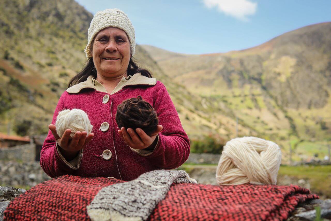 Cantalicia Torres: una historia al servicio del tejido de lana andino