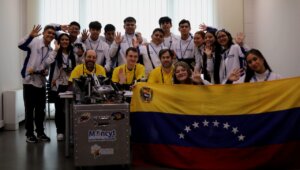 Delegación venezolana supera primera prueba en competencia internacional de robótica en Italia