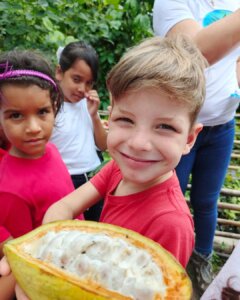Niños y jóvenes de Portuguesa aprenden sobre las propiedades del cacao en la Ruta Científica