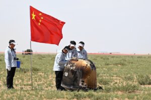 China trae a la Tierra las primeras muestras de la cara oculta de la Luna