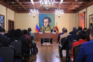 Venezuela y Zimbabue firman acuerdos de cooperación en áreas estratégicas