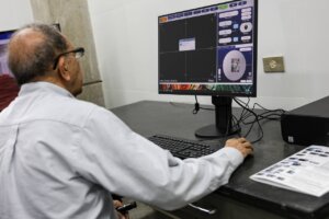 Gobierno Nacional dota con equipos tecnológicos al Centro de Microscopía Electrónica de la Facultad de Ciencias de la UCV