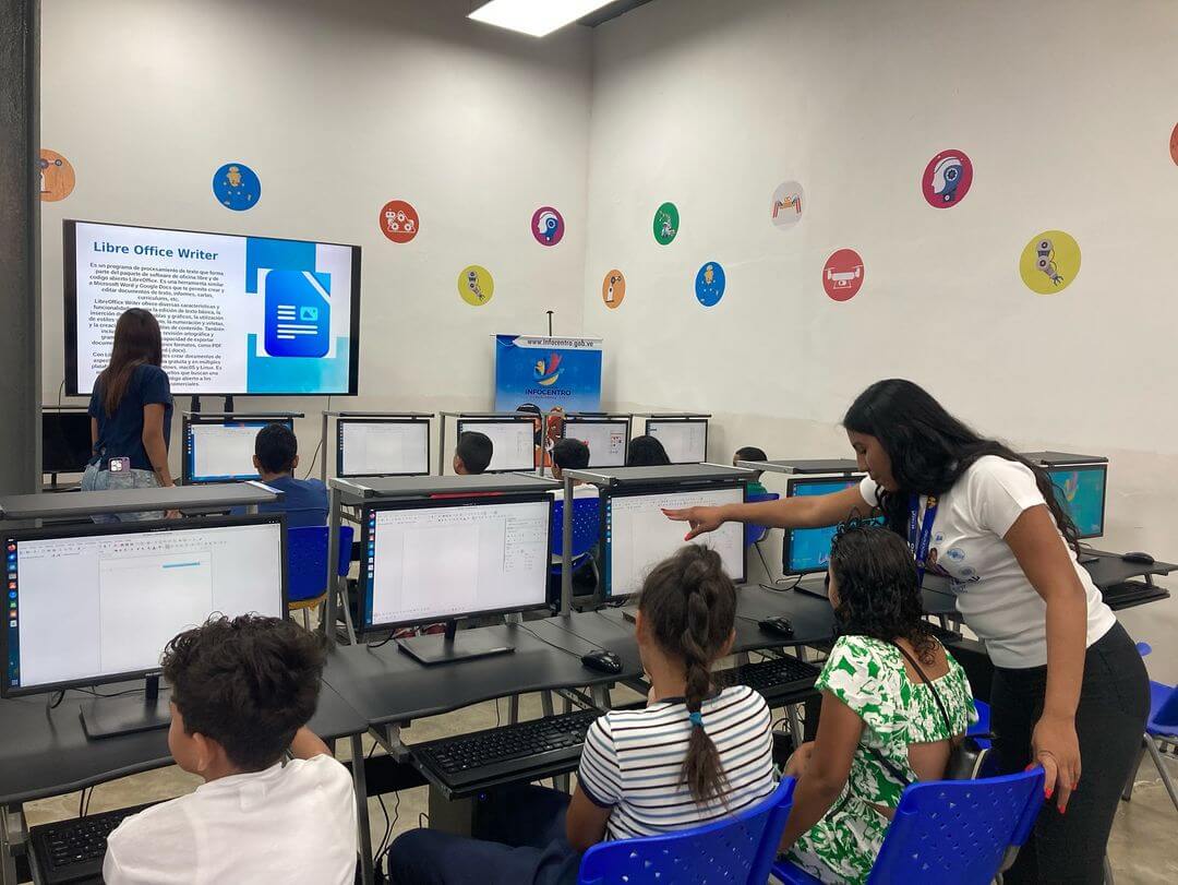 Estudiantes de La Guaira aprenden sobre tecnología con el Mincyt