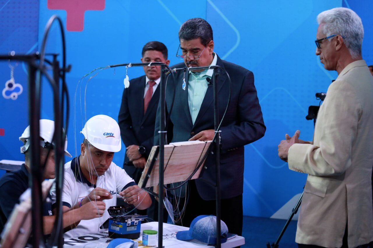 Presidente Maduro autoriza oferta pública para implementar tecnología 5G en el país