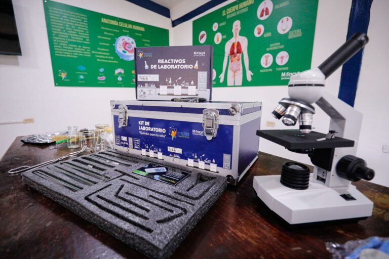 Instalados laboratorios de química y biología en centros educativos del estado Apure