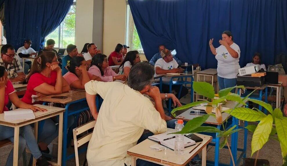 Impulsan buenas prácticas agrícolas para fortalecer el cultivo de cacao en Barinas