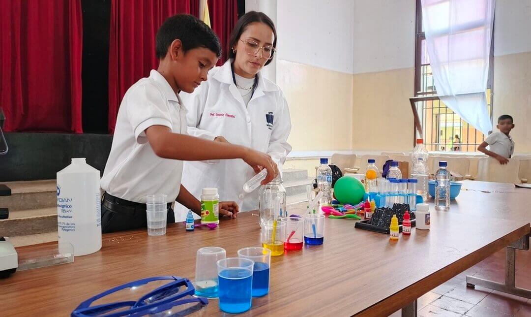 Niños aragueños descubren el maravilloso mundo de la Química