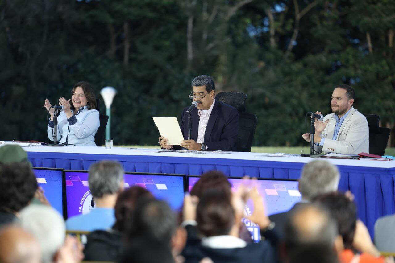 Presidente Maduro aprueba cinco mil nuevas becas del Programa Nacional de Posgrado y Fortalecimiento Académico