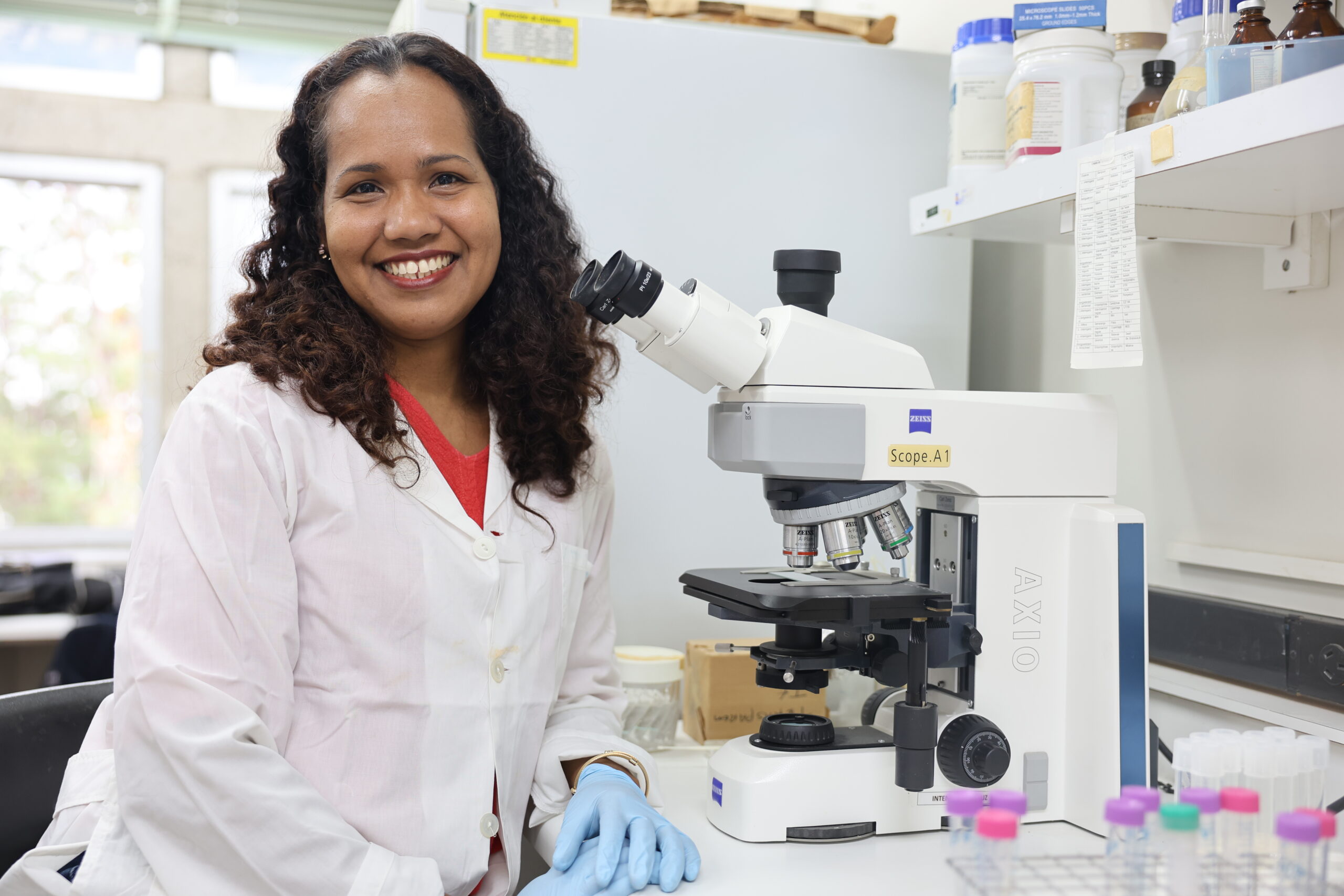 Lisset Caraballo: científica apasionada por el estudio de los virus y bacterias en Venezuela