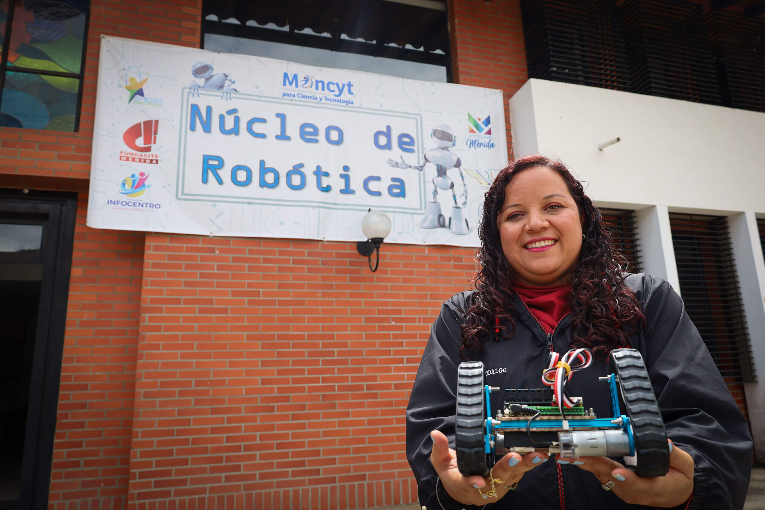 Rosa Hidalgo: “las niñas están llamadas a sensibilizar la ciencia e ingeniería para potenciar el país”