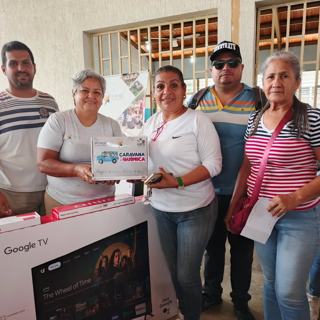 Gobierno Bolivariano entrega aulas de ciencias y kits de Caravana de la Química en Barinas