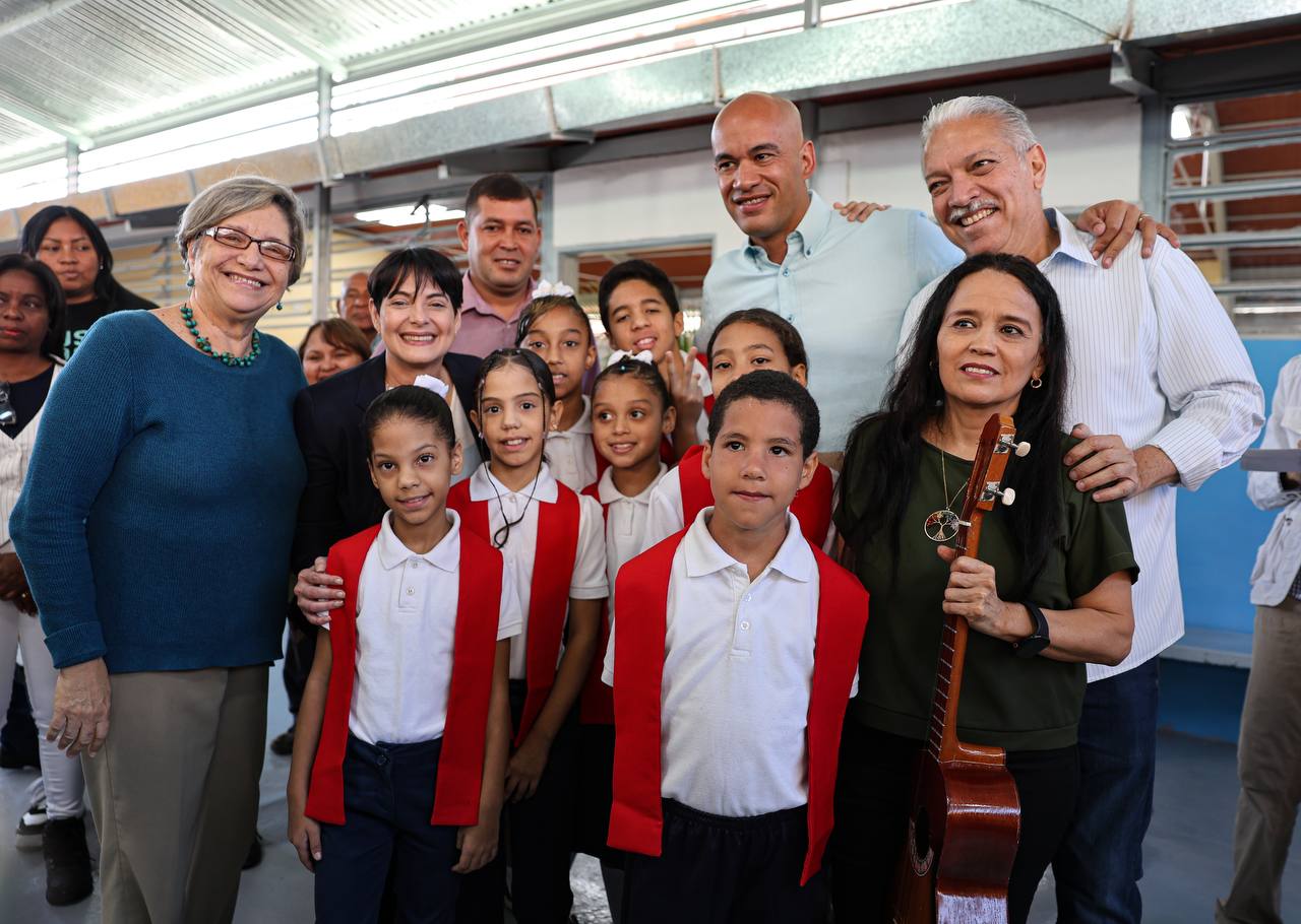 En este momento estás viendo Miranda | Gobierno Nacional entrega totalmente rehabilitada escuela Adolfo Navas Coronado