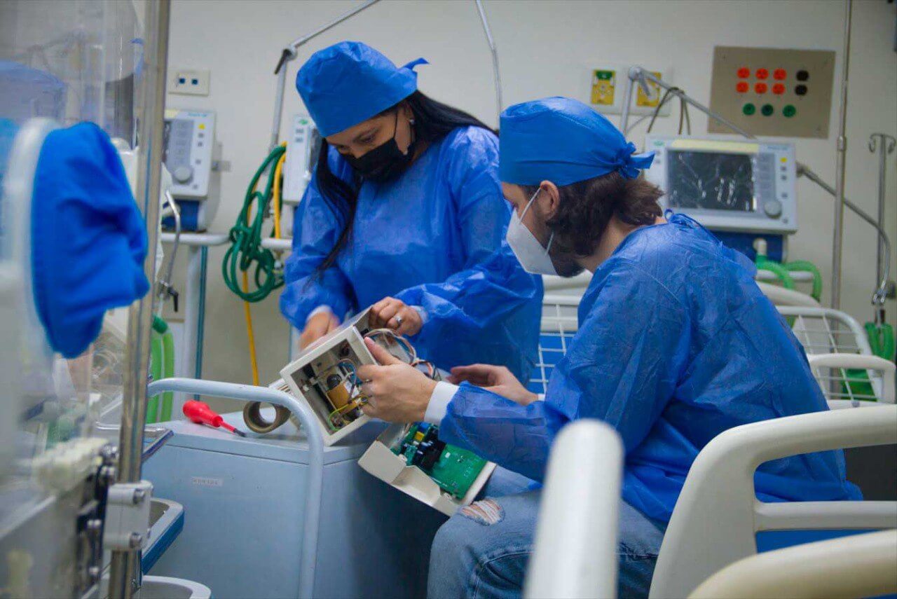 En este momento estás viendo Cayapa Heroica: Un impulso a la ciencia y la tecnología con la reparación de más de 6.600 equipos