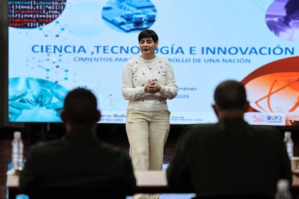 Ministra Gabriela Jiménez evalúa políticas científicas tecnológicas con estudiantes del IAESEN
