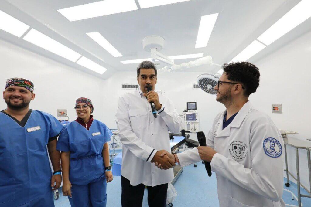 Presidente Maduro entrega obras para la atención del pueblo en todo el país
