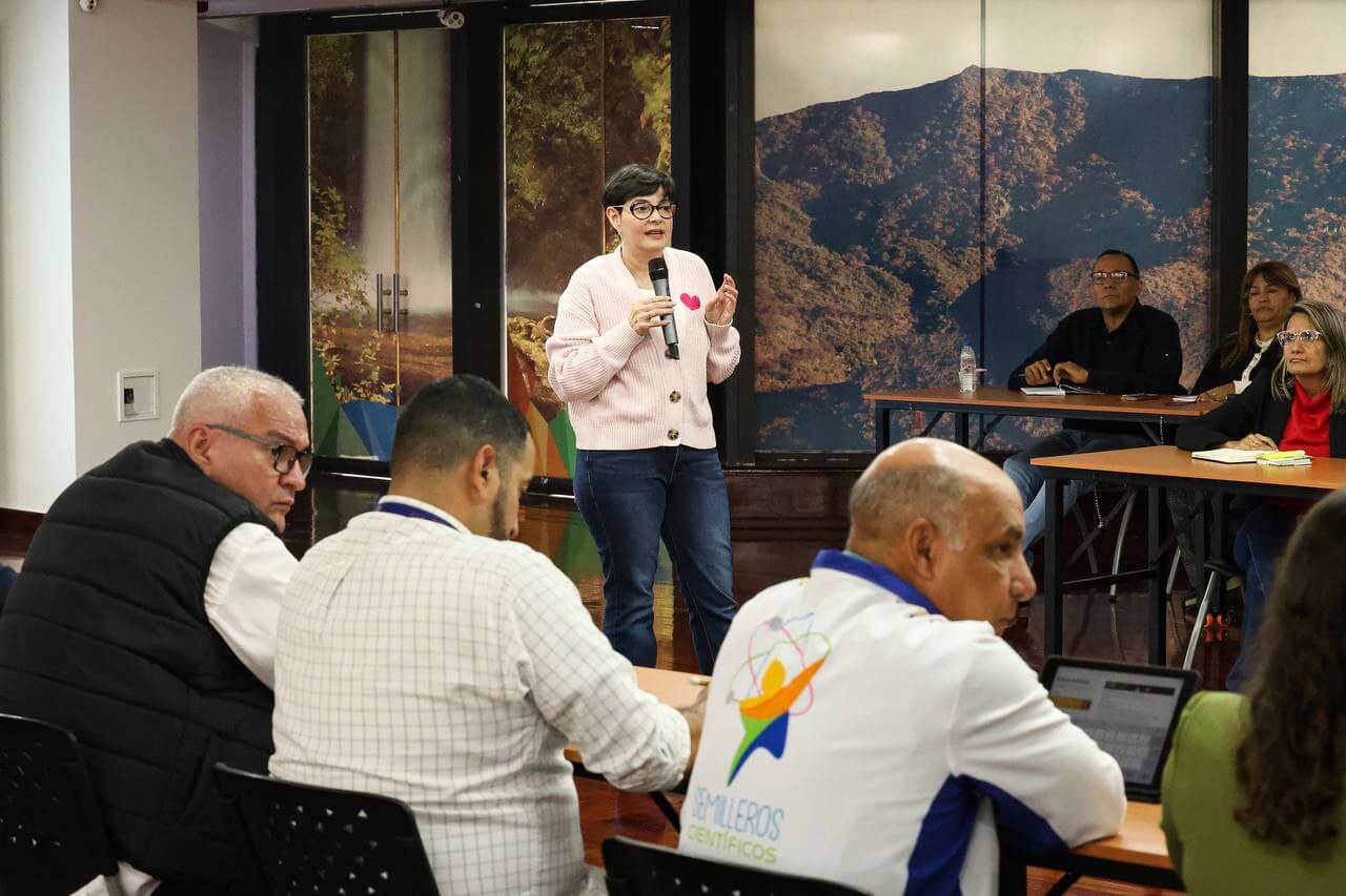 En este momento estás viendo Fortalecen agenda para promover la ciencia y la tecnología en Venezuela