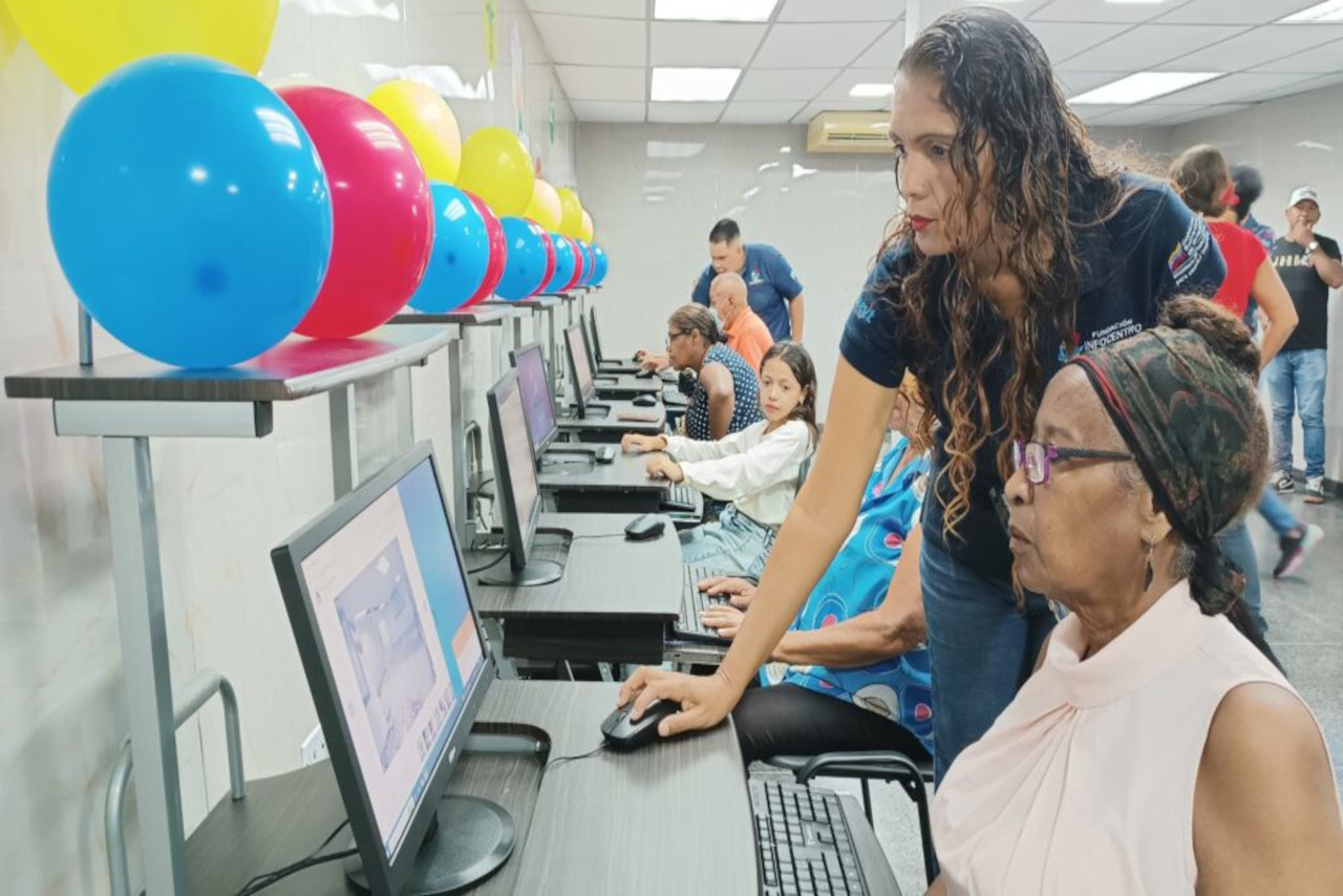 Lee más sobre el artículo La Pastora celebra la inauguración del Infocentro Cacica Urquía: un núcleo de desarrollo comunitario fruto de la participación popular