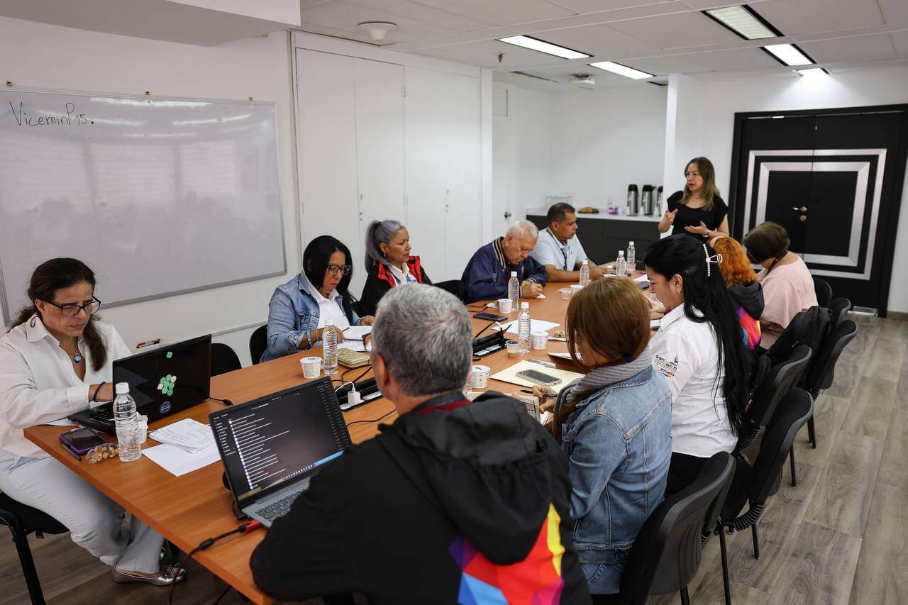 Lee más sobre el artículo Sector científico evalúa proyectos sobre tecnología acuática