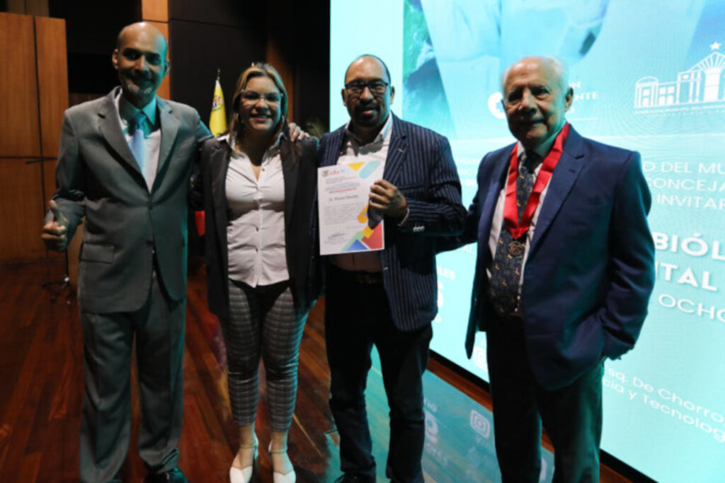Premio Municipal Día de la Bióloga y el Biólogo Experimental reconoce aportes y trayectoria de profesionales