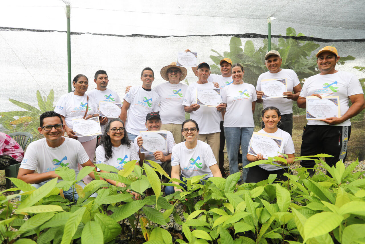 Lee más sobre el artículo Alianza Científico – Campesina potencia producción de cacao criollo en Mérida