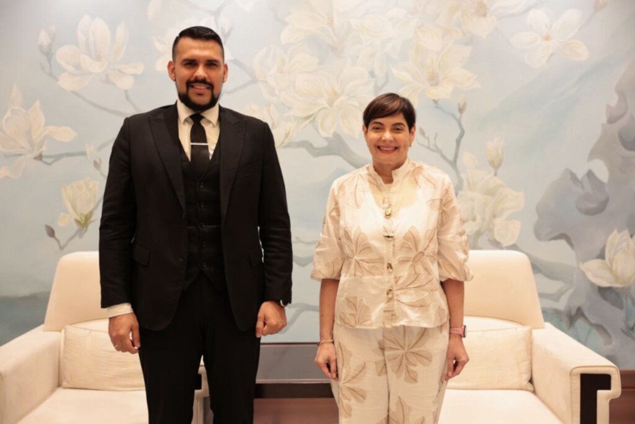 En este momento estás viendo Ministra Gabriela Jiménez Ramírez arriba a Shanghai para participar en la Conferencia Mundial de IA 2025
