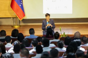 Lee más sobre el artículo Vicepresidenta Sectorial Gabriela Jiménez Ramírez destaca avances de la biotecnología en sistema de salud pública