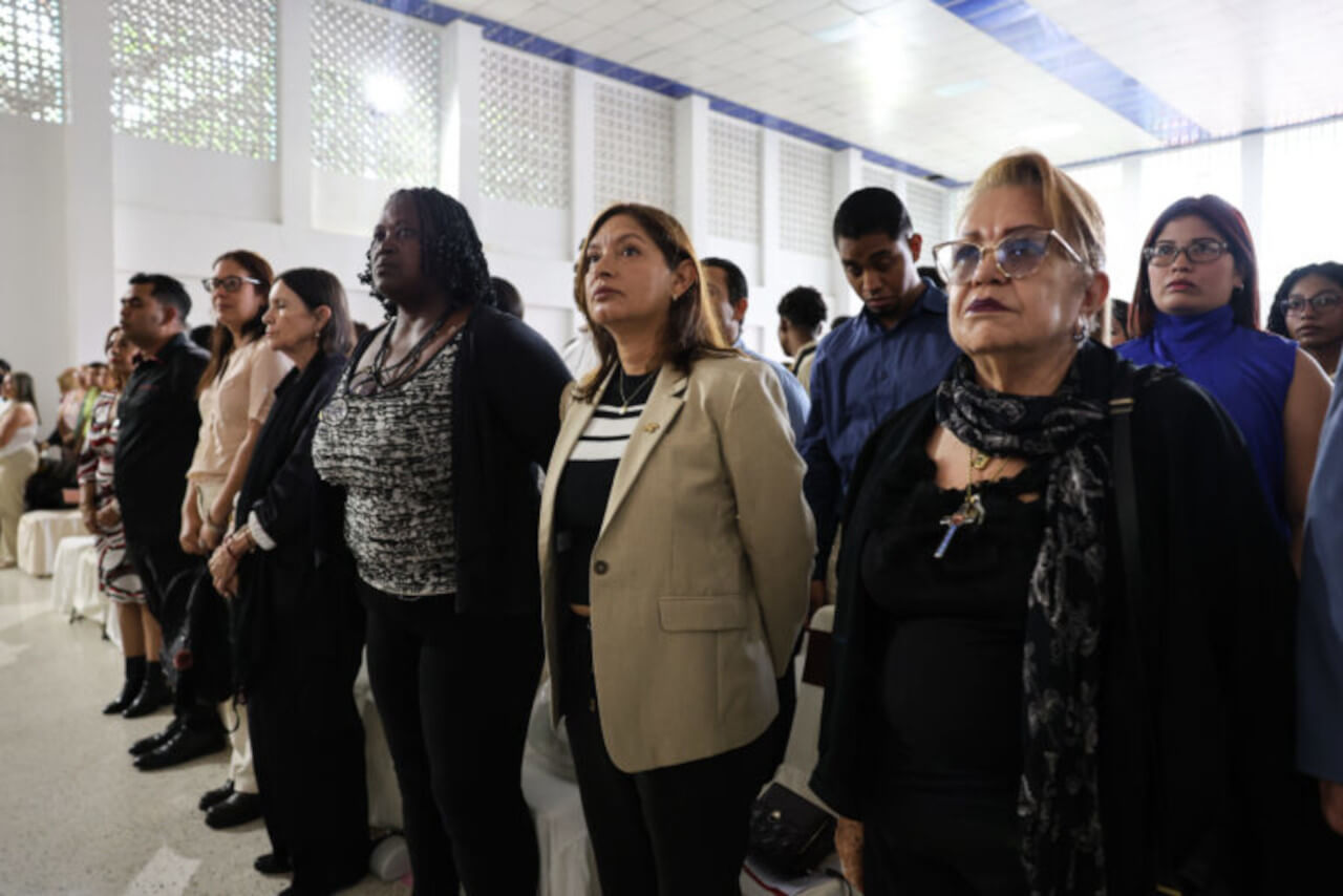 Lee más sobre el artículo Complejo Educativo Gran Colombia gradúa más de 180 técnicos en Ciencia y Tecnología