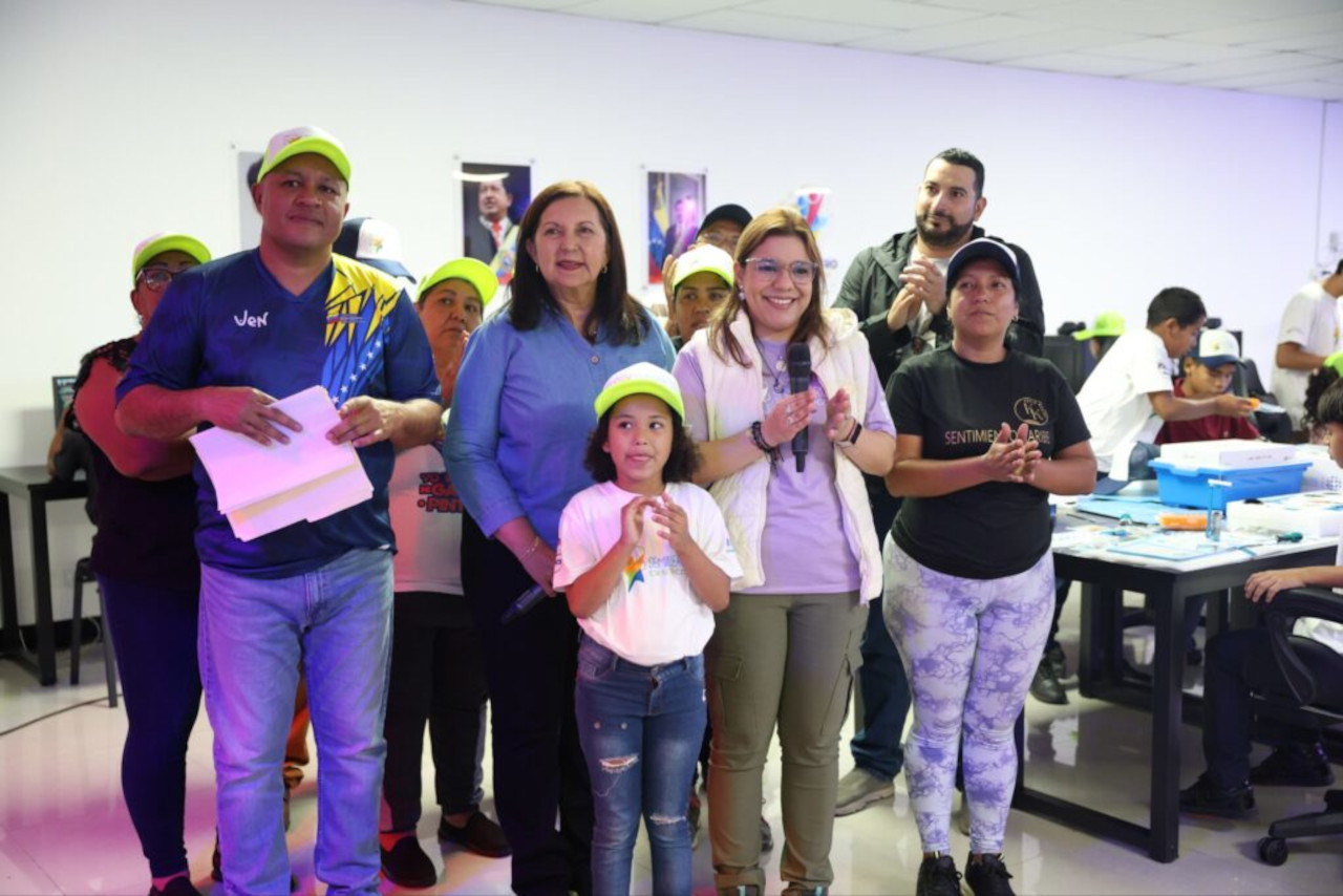 En este momento estás viendo Inauguran Mega Núcleo de Robótica en Caracas