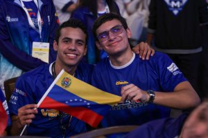 Lee más sobre el artículo Venezuela conquista oro, plata y bronce en la Olimpiada Mundial de Robótica 2025 en Singapur