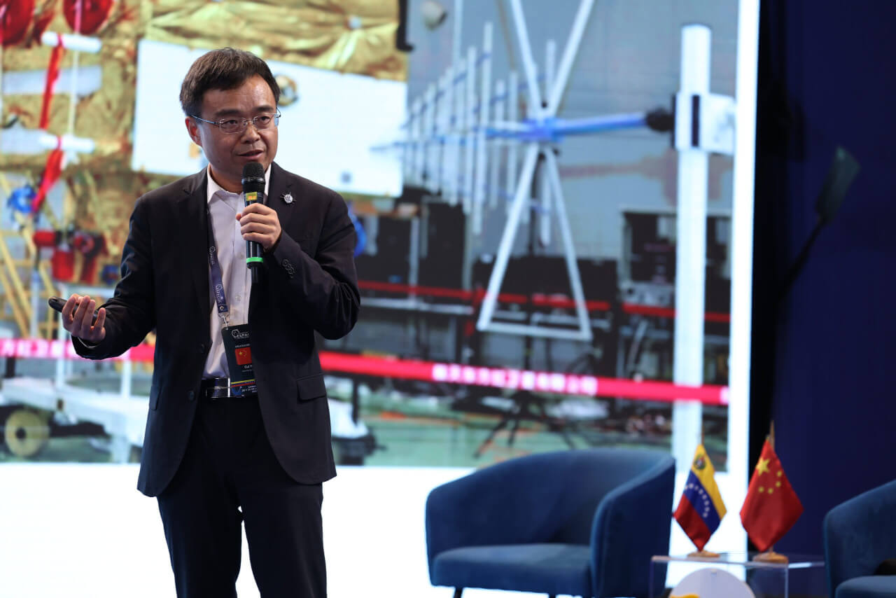 En este momento estás viendo Cooperación entre China y Venezuela impulsa desarrollo tecnológico en el área espacial