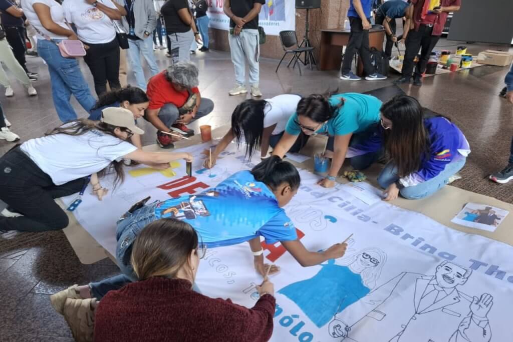 El Fonacit se unió al Gran Pancartazo en apoyo a Nicolás Maduro y Cilia Flores realizado por el Mincyt