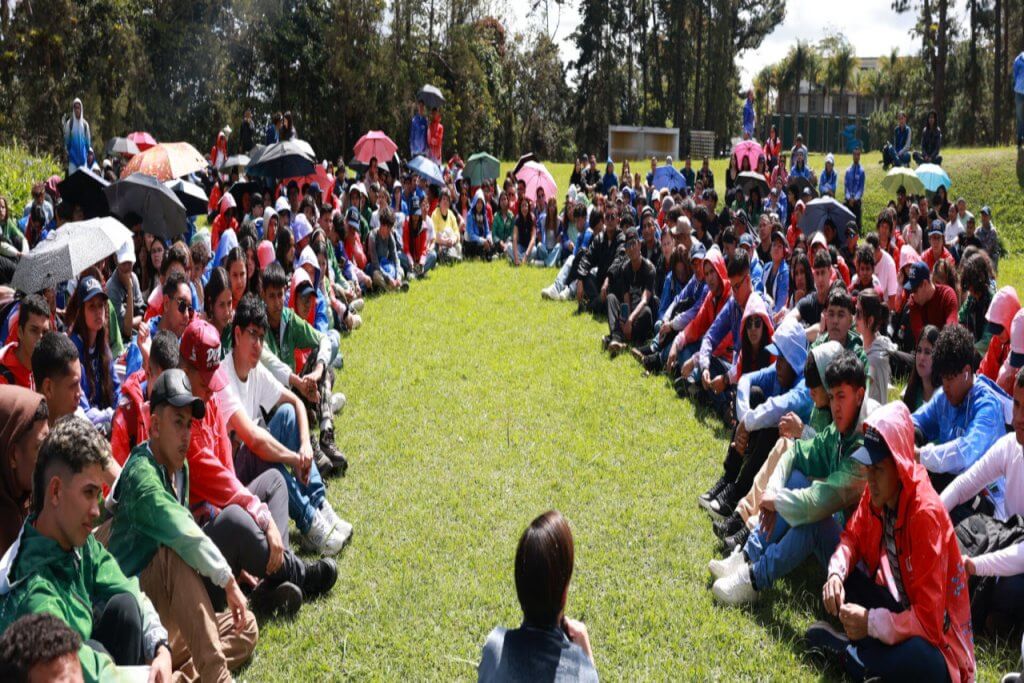 Rectora Gabriela Jiménez Ramírez ratifica compromiso de la Universidad Nacional de las Ciencias con la paz y el desarrollo
