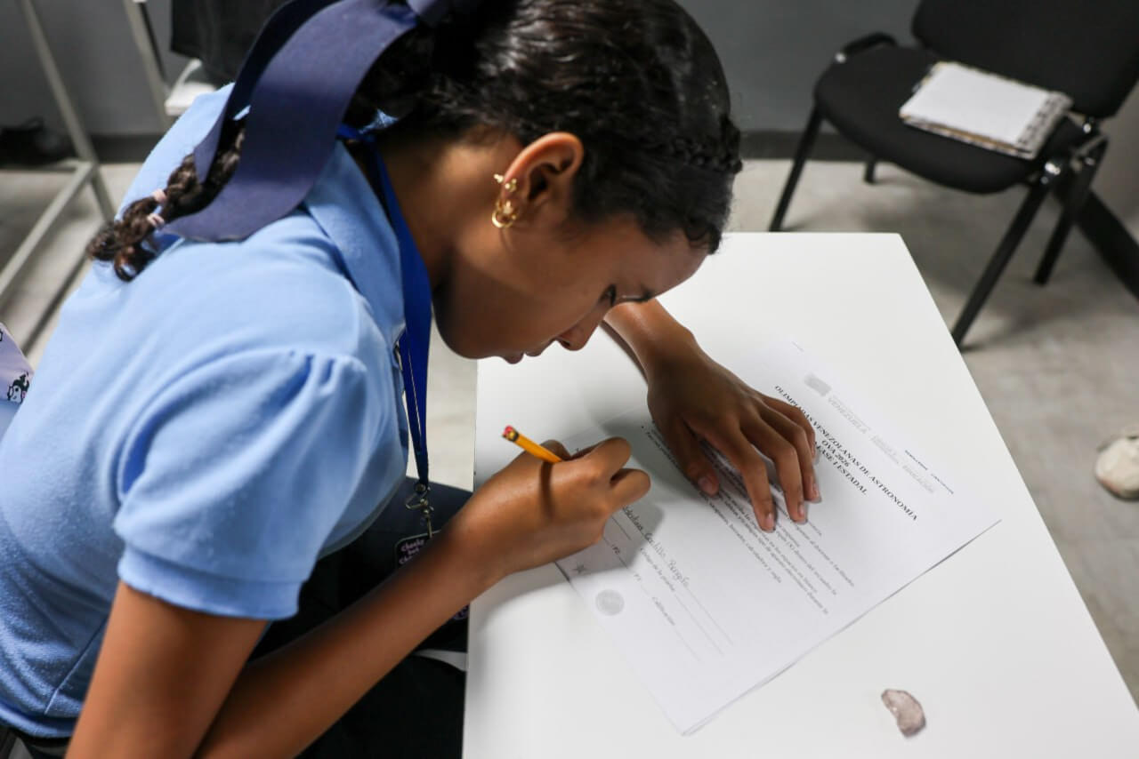 En este momento estás viendo Más de 1.500 estudiantes avanzan a la segunda fase de las Olimpiadas Venezolanas de Astronomía 2026