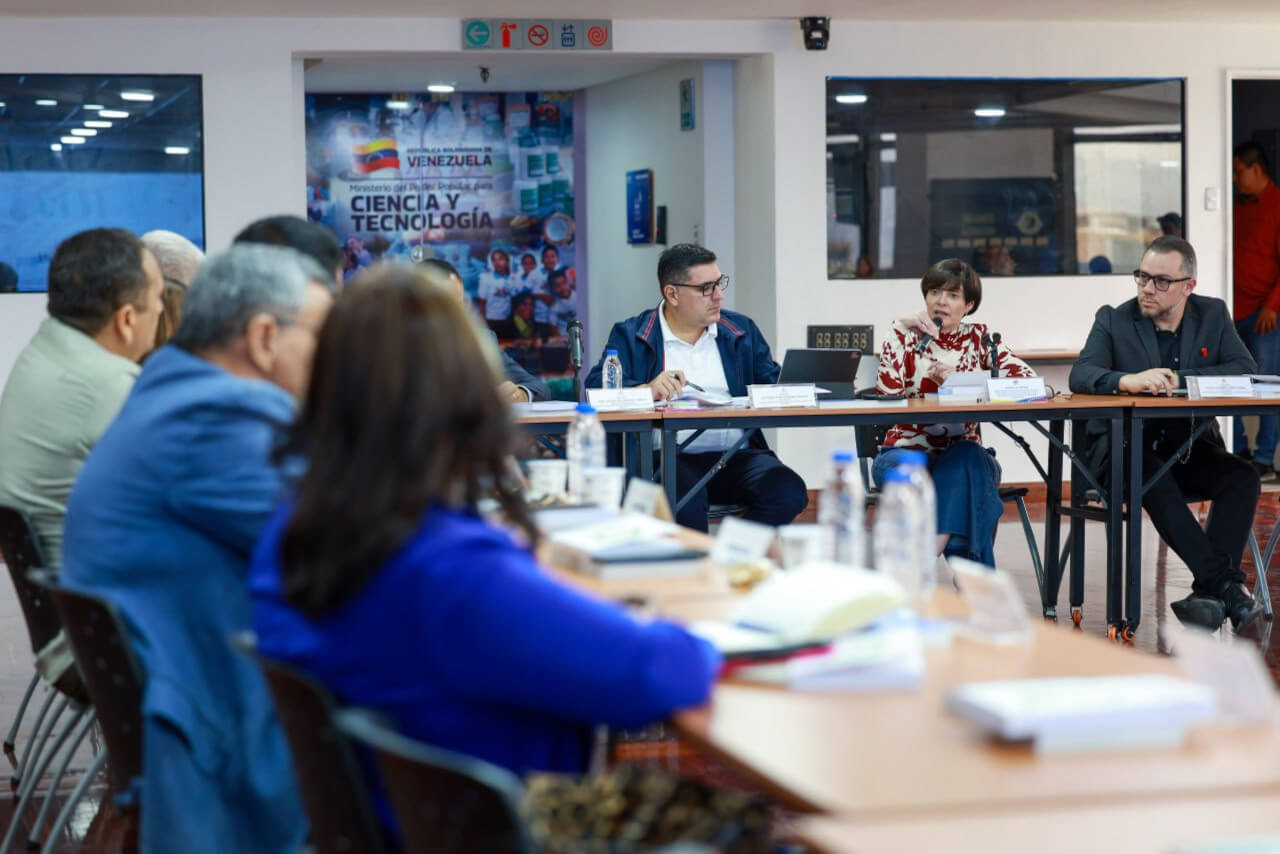 En este momento estás viendo Ministra Gabriela Jiménez propone marco jurídico integral para blindar soberanía digital ante la era de la IA