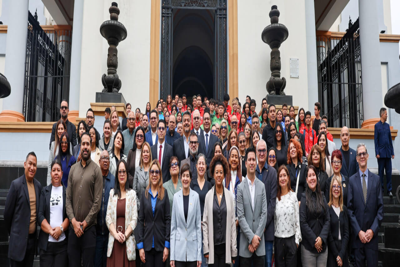 En este momento estás viendo Comunidad científica venezolana rinde honores al Dr. Humberto Fernández-Morán a 27 años de su partida física