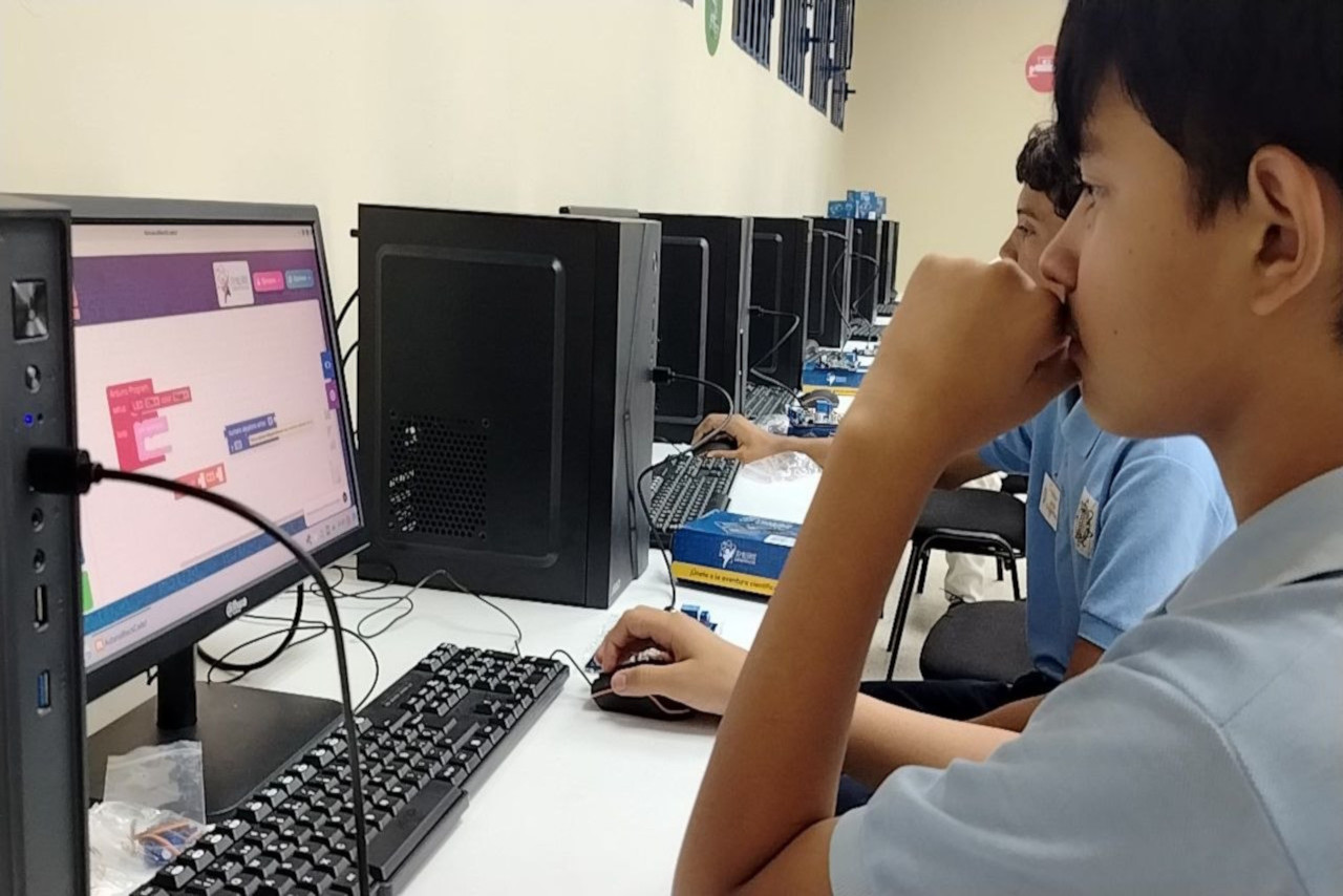 En este momento estás viendo Más de tres mil semilleros científicos larenses fortalecen conocimientos con kits Pequeños Ingenieros