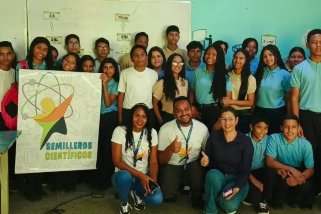 Mincyt despliega jornadas de química, robótica e historia en tres estados del país