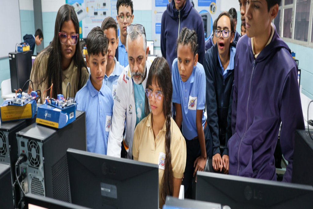 Gobierno Bolivariano dota a la Escuela Técnica Industrial Gregorio Mac Gregor con 60 kits de electrónica educativa