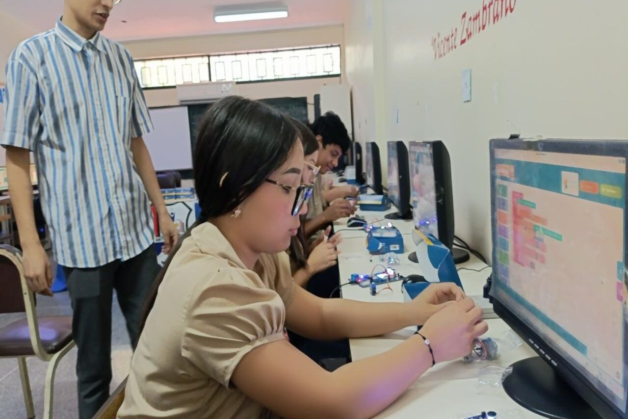 En este momento estás viendo Impulsan desarrollo de la ciencia en Trujillo con entrega de kits Pequeños Ingenieros