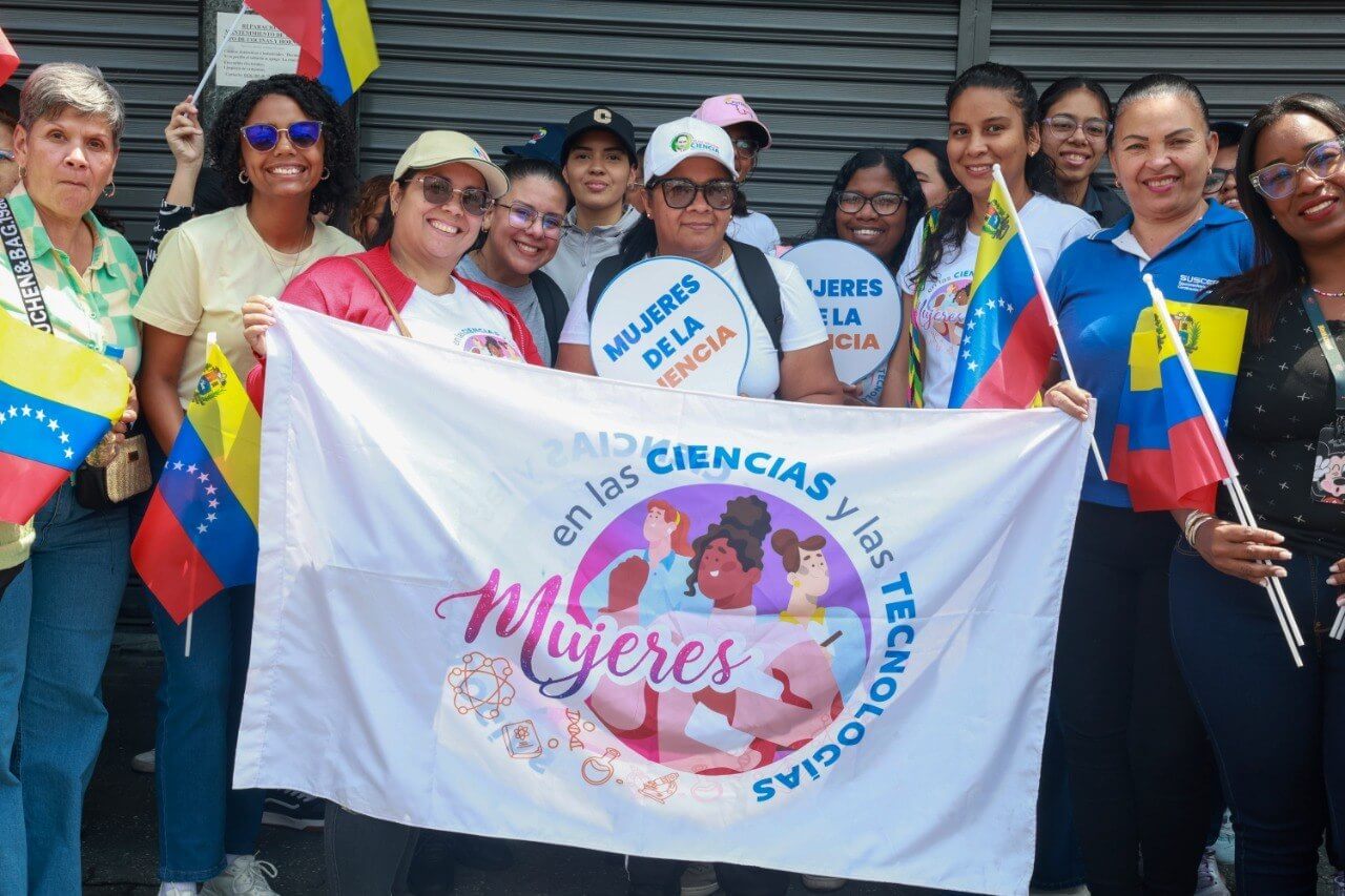 En este momento estás viendo Mujeres científicas del Mincyt se concentran en rechazo a la racialización y en respaldo a la paz