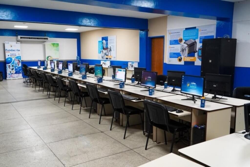 Reinauguran CBIT en Barcelona con prototipos de robótica para olimpiadas 2026