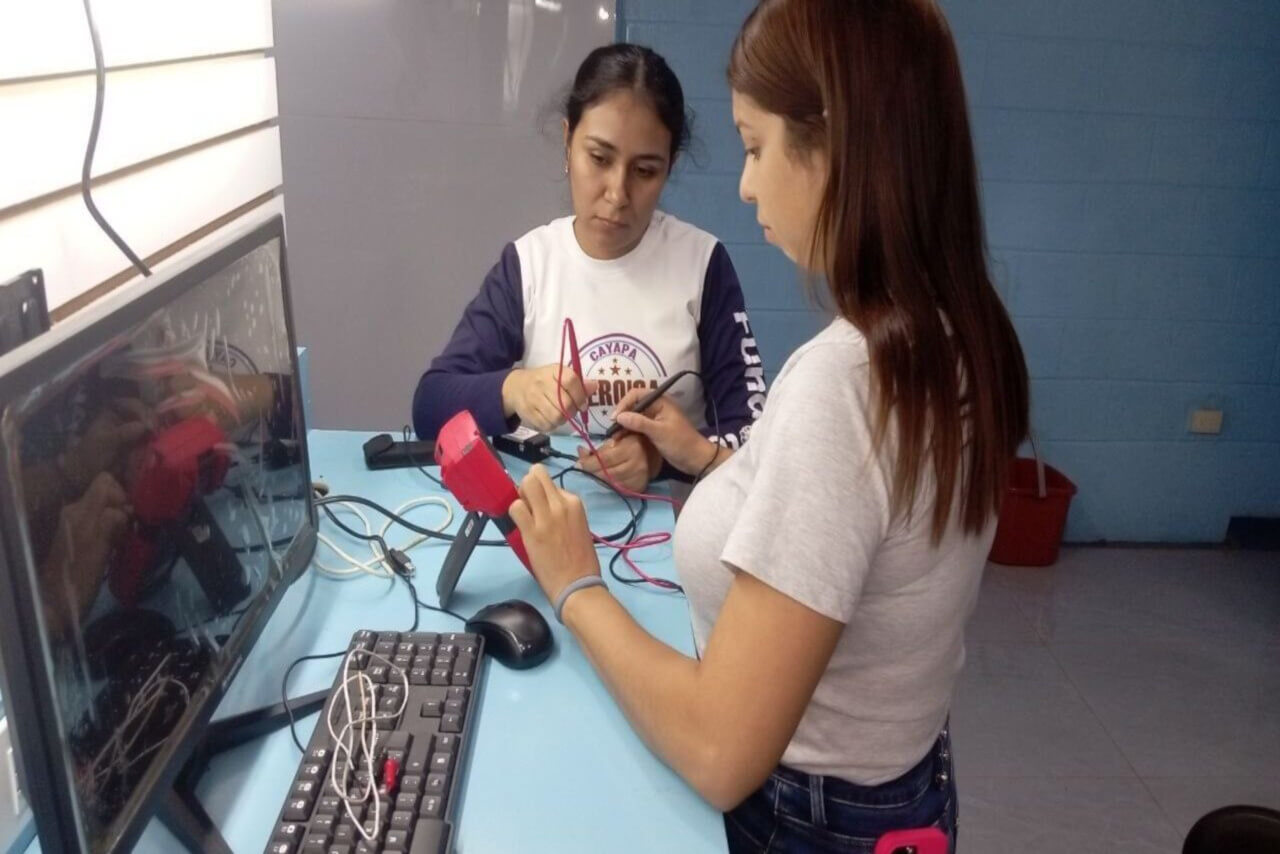 En este momento estás viendo Brigadistas de Cayapa Heroica reactivan equipos de alta precisión en Sucre