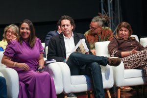 Lee más sobre el artículo Lideresas de diversos sectores políticos instalan Mesas Técnicas por la Paz en Venezuela