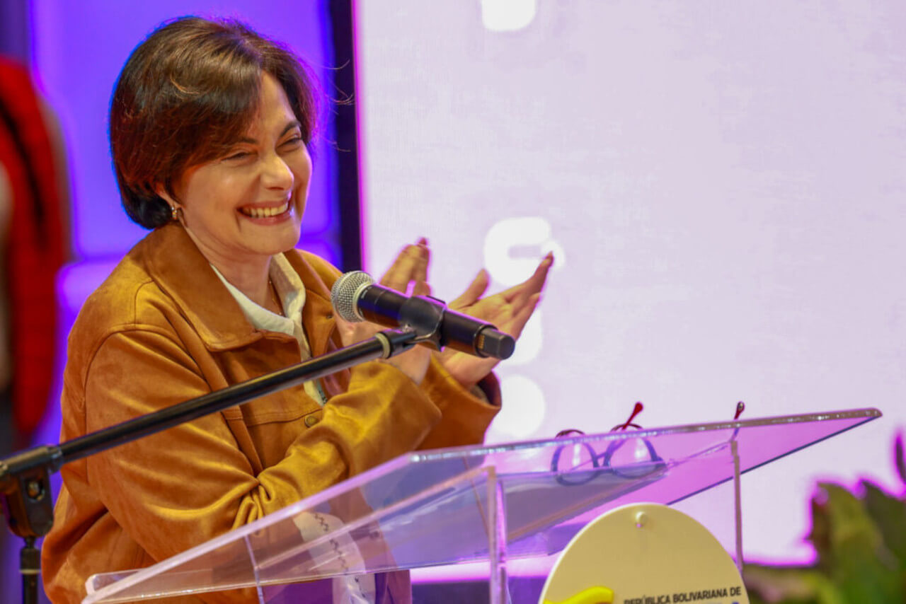En este momento estás viendo Ministra destaca el software libre como eje de soberanía digital en el FLISoL