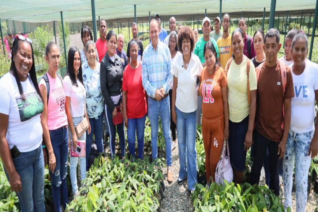 Productores de Miranda reciben más de 4 mil 700 plantas de cacao de alta calidad genética